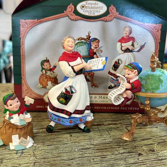 Hallmark, Letters, Globe and Mrs. Claus, 2001 -3 piece Ornament Set - Picture 11 of 12